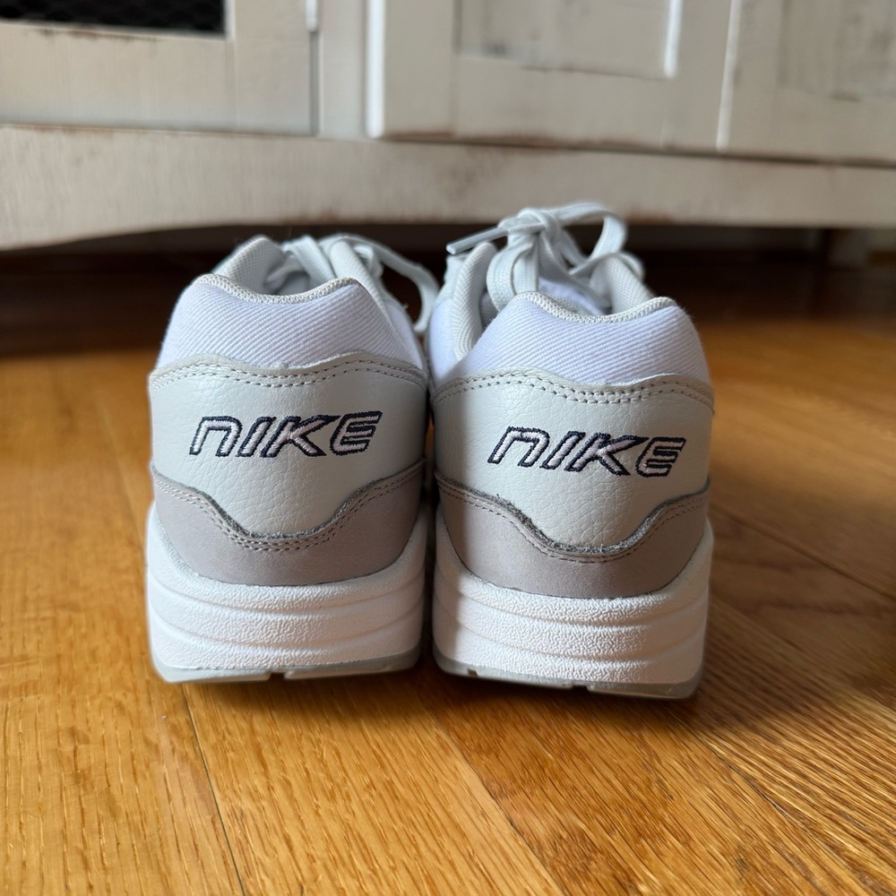 Nike Air Max 1 Sneakers - Light Smoke Gray - Picture 3 of 7